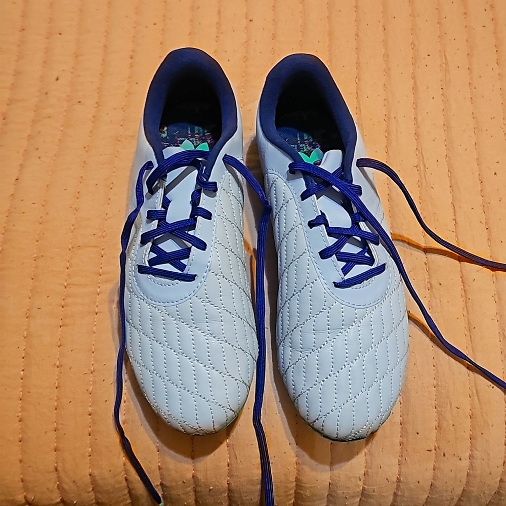 Under Armour soccer cleats fit women's 9